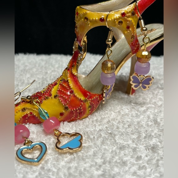 2 PAIR of earrings in the Betsy Johnson style - Picture 4 of 7